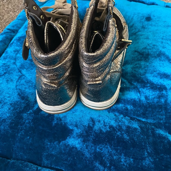 Sneakers - Picture 3 of 3